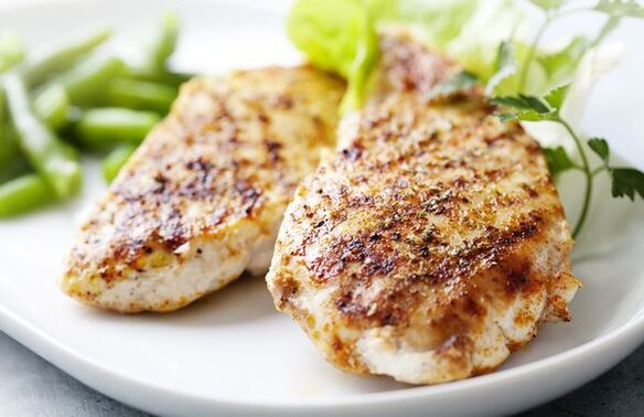piatto dietetico giapponese con petto di pollo