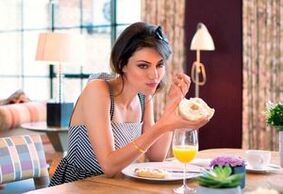 ragazza che segue una dieta giapponese