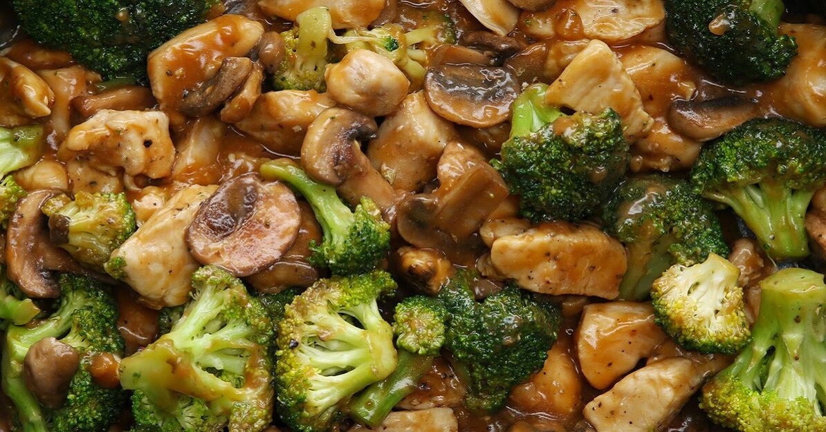 Pollo con broccoli con salsa