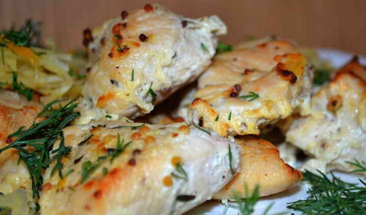 Filetto di pollo al forno a pranzo nella Dieta Ducana