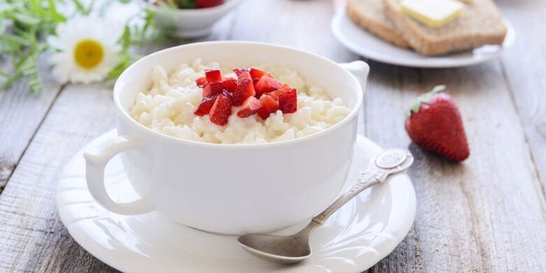 porridge di riso con fragole per dimagrire