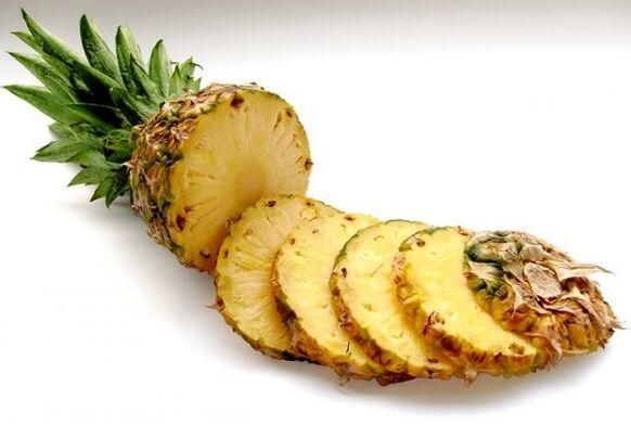 L’ananas è un alimento che aiuta a perdere il peso in eccesso. 
