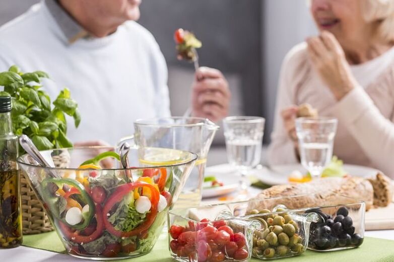 La dieta mediterranea migliora le capacità comunicative negli anziani